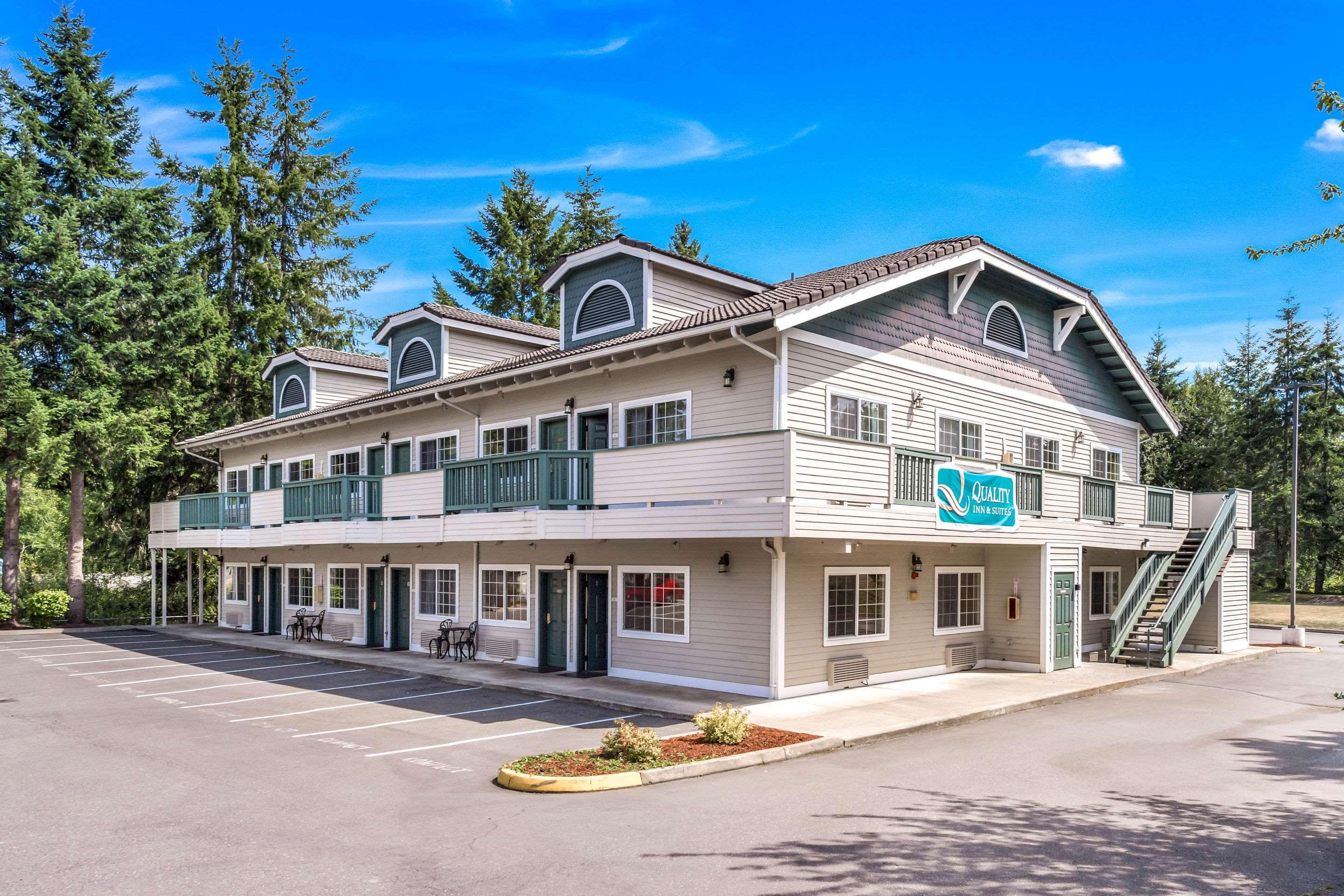 Quality Inn & Suites Bainbridge Island Exterior photo